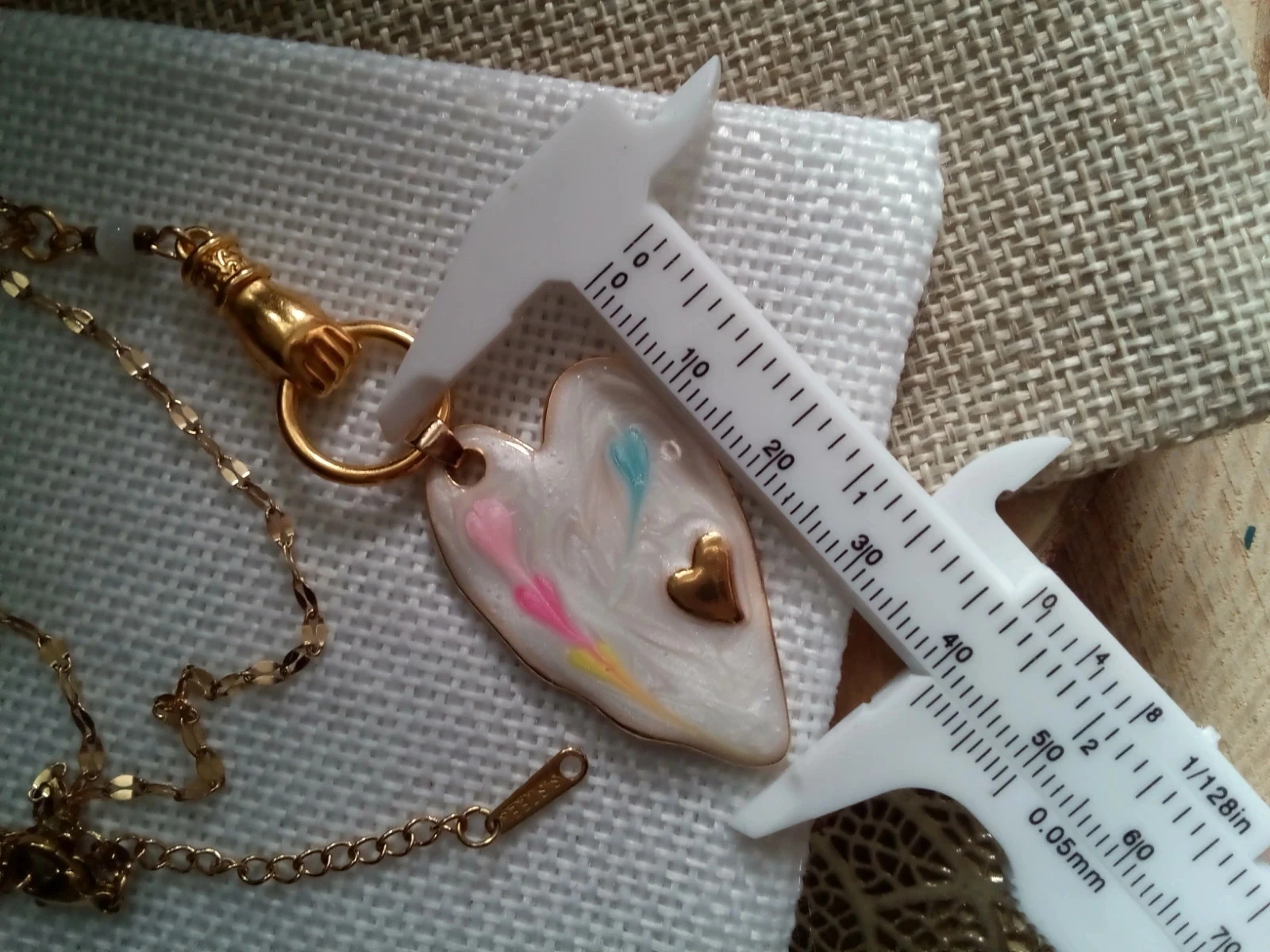 Collar mano corazón y piedra de selenita – photo 3